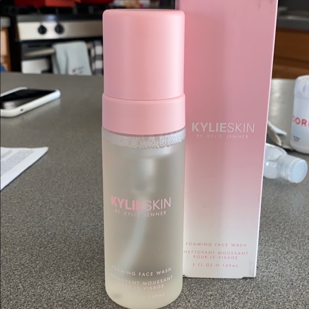 ✨Kylie Skin Foaming Face Wash✨